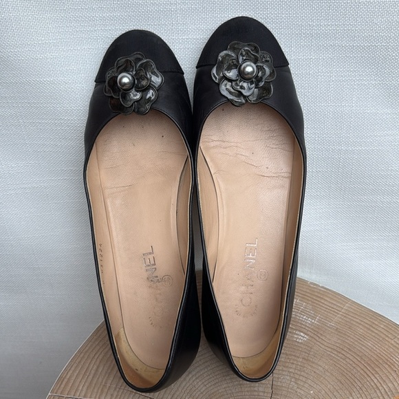 Authentic CHANEL Camellia Ballet Flats | Size 40 | Luxury Leather/Satin - Picture 9 of 13